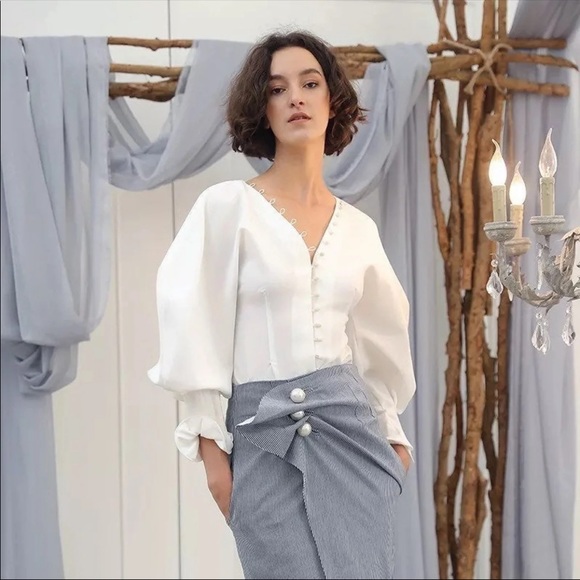 blouse - Picture 2 of 5